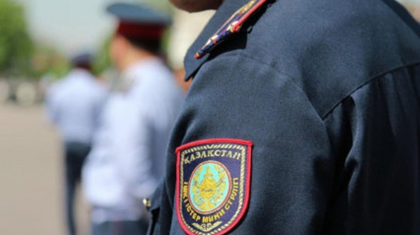 Арқалықта полицей 5-қабаттың балконынан құлаған қызды құтқарып қалды