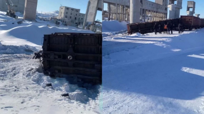 Қарағандыда жұмысшы көмір тиелген вагонның астында қалып, көз жұмды