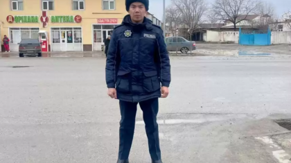 Түркістандық полицей ағын суға батып бара жатқан адамды құтқарып қалды