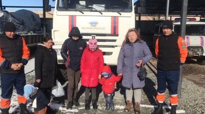 Алматы облысында такси жүргізушісі екі әйелді балаларымен бірге асуда қалдырып кеткен
