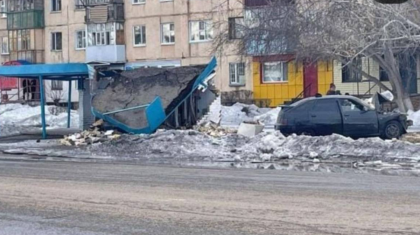 Арқалықта мас жүргізуші аялдаманы бұзып кетті
