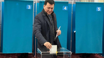 Ерлан Қарин Мәжіліс және мәслихаттар депутаттары сайлауында дауыс берді