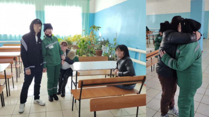 Абай облысында сотталған әйел туған баласымен бес жылдан кейін алғаш рет кездесті