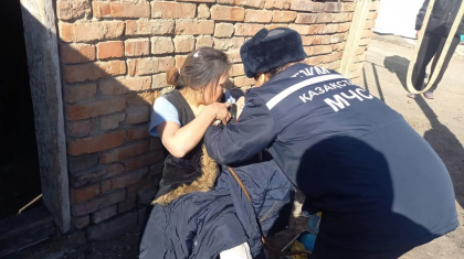 Семейде құлаған шатыр үйіндісінің астында қалған әйел мен бала құтқарылды