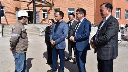 «AMANAT» өкілдері Қосшыдағы мектеп құрылысының барысын өз бақылауына алды