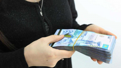 Астанада күтуші қыз зейнеткерді алдап, ақшасын иемденіп кеткен