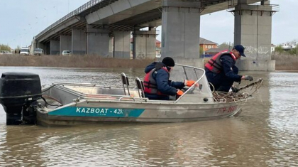 Оралда бір ай бұрын көпірден секіріп кеткен жасөспірім қыздың денесі табылды