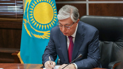 Қасым-Жомарт Тоқаев қазақстандықтарды Жеңіс күнімен құттықтады