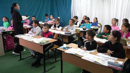 «Әкімдікте оқып жүр, талай қазақ баласы»: БҚО-да оқушылар ауыл әкімінің кабинетінде білім алуға мәжбүр
