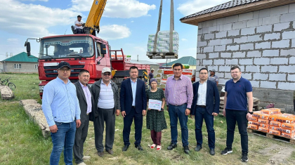 Халық қалаулысы баспанасыз қалған көпбалалы анаға көмек көрсетті