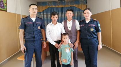 Шымкентте екі жасөспірім суға кеткен баланы құтқарып қалды