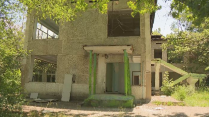 Алматыда қараусыз қалған Балалар үйі маскүнемдердің мекеніне айналған