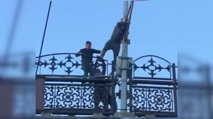 Қарағандыда ер адам бұрынғы әйелі тұрмысқа шыққаны үшін көпірден секірмек болды