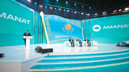 «AMANAT» партиясы мәслихат депутаттары мен Үкімет мүшелері арасында тікелей диалог орнатты