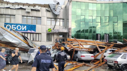 Павлодарда сауда үйінің шатыры опырылып түсті