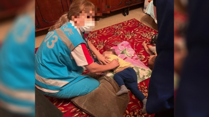 «Балалар үйіне орналастырылды»: Ақтөбелік әйел кішкентай балаларын тастап, бір аптаға ішіп кеткен