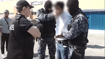 Астанада алаяқ полицей шетелдікті бопсалады