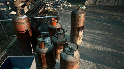 Қонаевта өрт сөндірушілер от шарпыған тұрғын үйден 20 газ баллонды қауіпсіз жерге шығарды