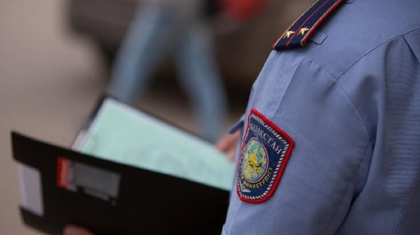 «Алтын сырғасын шешіп алған»: Түркістан облысында ер адам досының қарт анасын тонап кетті