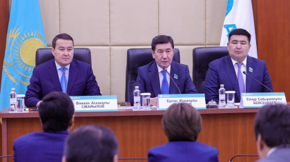 Парламент Мәжілісінде «AMANAT» партиясы фракциясының кеңейтілген отырысы өтуде