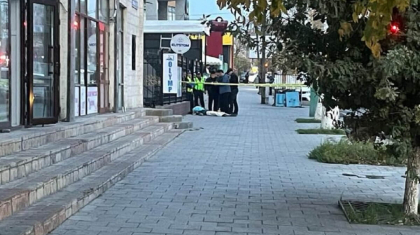 Шымкентте ер адамды көшеде ұрып өлтірген күдікті ұсталды