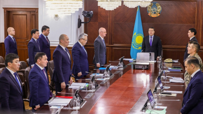 Үкімет отырысы бір минут үнсіздіктен басталды