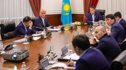 Үкімет басшысы теміржол жүк тасымалындағы кедергілерді жою бойынша тапсырма берді