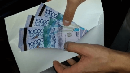 Павлодарлық тұрғын полицейге пара ұсынды
