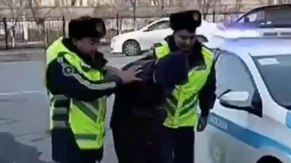 Қызылордада полиция қызметкеріне пышақ ала жүгірген тұрғын ұсталды