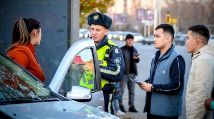 «Кедергі келтіреді»: көлігін көрінген жерге қойып кететін жүргізушілерге айыппұл салынады