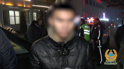 «Тапаншамен қорқытқан»: Алматы тұрғыны танысынан ақша бопсалаған