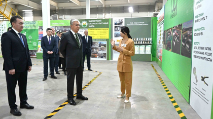 Президент пластмасса бұйымдарын шығаратын зауытқа барды