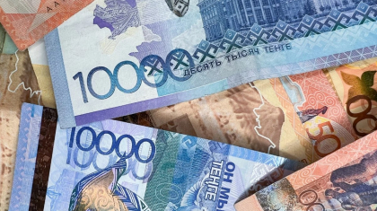 $: 4,69-дан 469-ға дейін. 30 жылда теңге расымен құнсызданды ма?