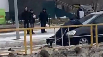 Рудныйда жүргізуші полиция қызметкерін 50 метрге дейін капоттың үстінде сүйреген