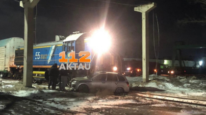 Ақтау маңында тепловоз бен жеңіл көлік соқтығысты