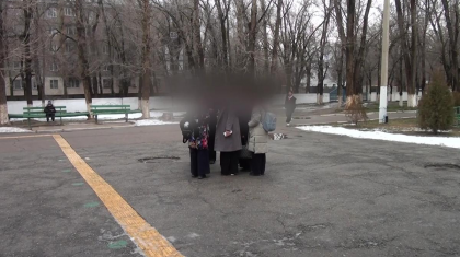 «Бір дауыстар мазалайтын»: Таразда 9-сынып оқушысы құрбысының тамағына пышақ сұғып алған