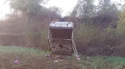 Үндістанда тойдан қайтқан көлік аударылып, 14 адам мерт болды
