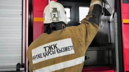 Өскеменде төтеншеліктер жеке меншік үйді өрттен аман алып қалды