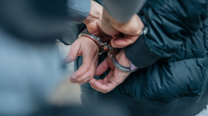 Павлодарда бейтаныс адамды тұншықтырып өлтірген ер адам сотталды
