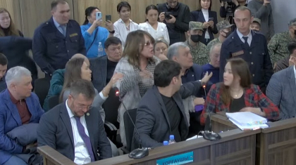 «Қызымның жүзін соңғы рет көре алмадым»: сотта Нүкенованың анасы Бишімбаевтың сөзін көтере алмай, жылап қалды