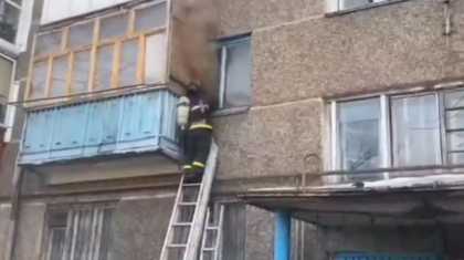 Астанада көпқабатты тұрғын үйден өрт шығып, 2 адам құтқарылды