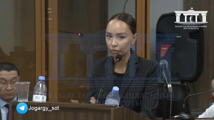 «Жалаңаш күйде видео түсіріп бер»: сотта Салтанат Нүкенованың құрбысы жауап беріп жатыр