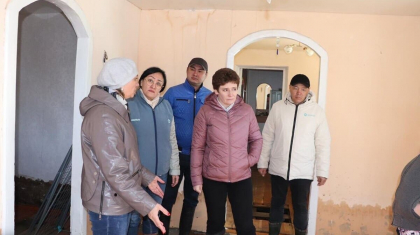 Депутаттар өңірлерде су тасқынының кезекті легіне дайындалуға көмектесіп жатыр