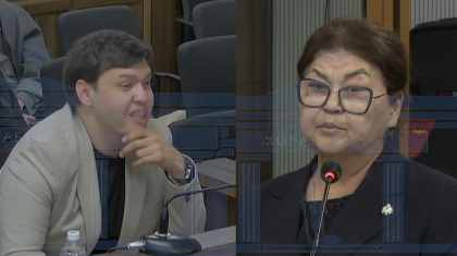 Айтбек Амангелді Бишімбаевтың анасын тікелей эфирде боқтап жіберді (ВИДЕО)