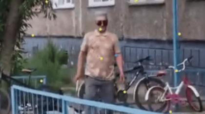 «Тамағын тіліп, орындыққа жайғасты»: Павлодарда ер адам жас жеткіншекті қатыгездікпен өлтірді (ВИДЕО)