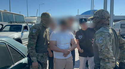 Он бір жылдан бері іздеуде жүрген азамат Қырғызстаннан елге жеткізілді