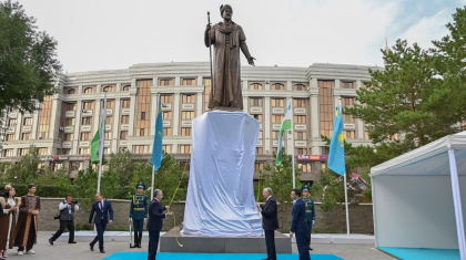 Астанада екі ел президенті Әлішер Науаи ескерткішін ашты (ФОТО)