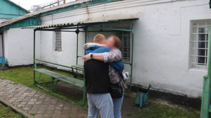 «Бір-бірін 1,5 жылдай көрмеген»: анасы мен ұлы қауышты (ФОТО)