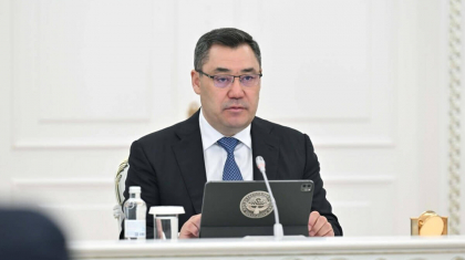 Жапаров қырғыз шенеуніктерінің жалақысын 2026 жылға дейін өсірмейтін болды