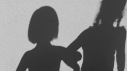«Үйінде алты бала бар»: СҚО-да оқушы қызын пышақтаған ана қалған балаларынан шеттетілді